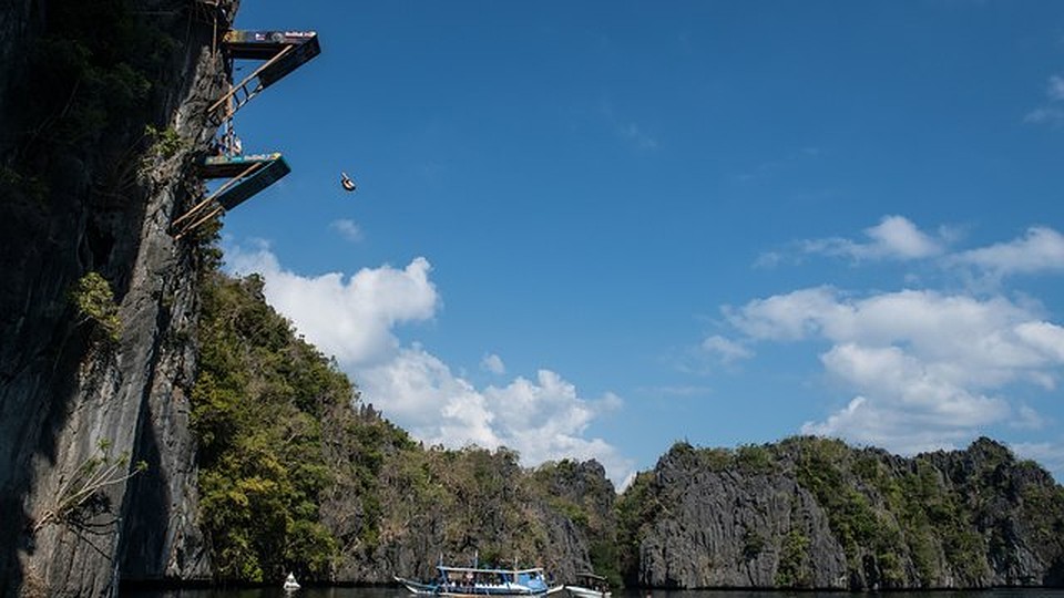 Фото: с сайта соревнований Red Bull Cliff Diving.
