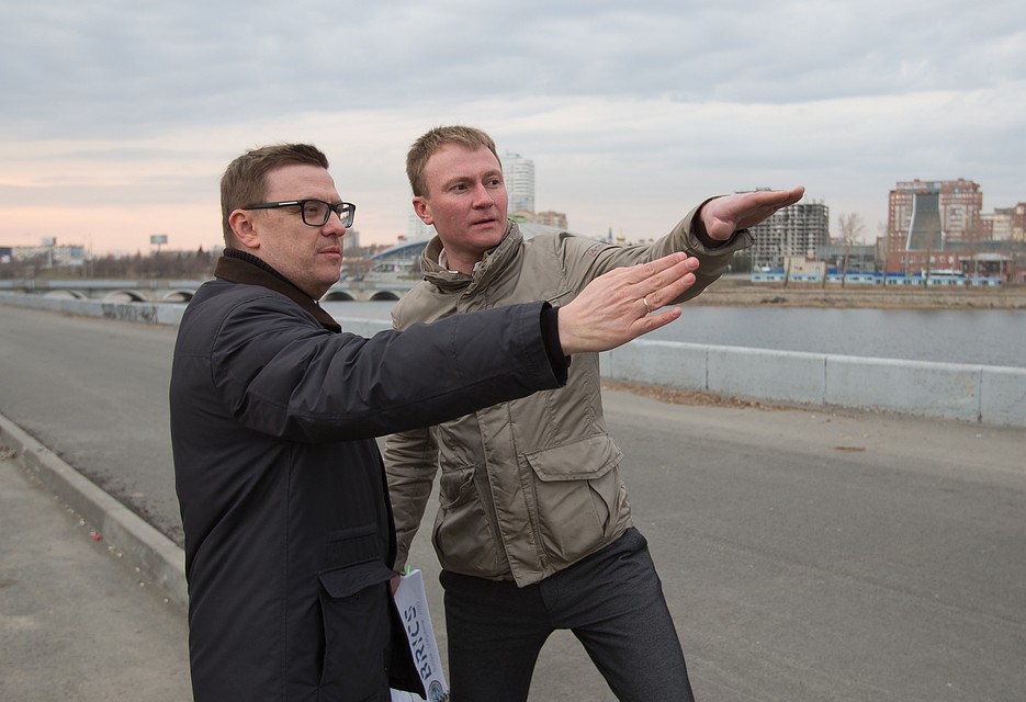 Алексей Текслер побывал на набережной за Историческим музеем... Фото: gubernator74.ru