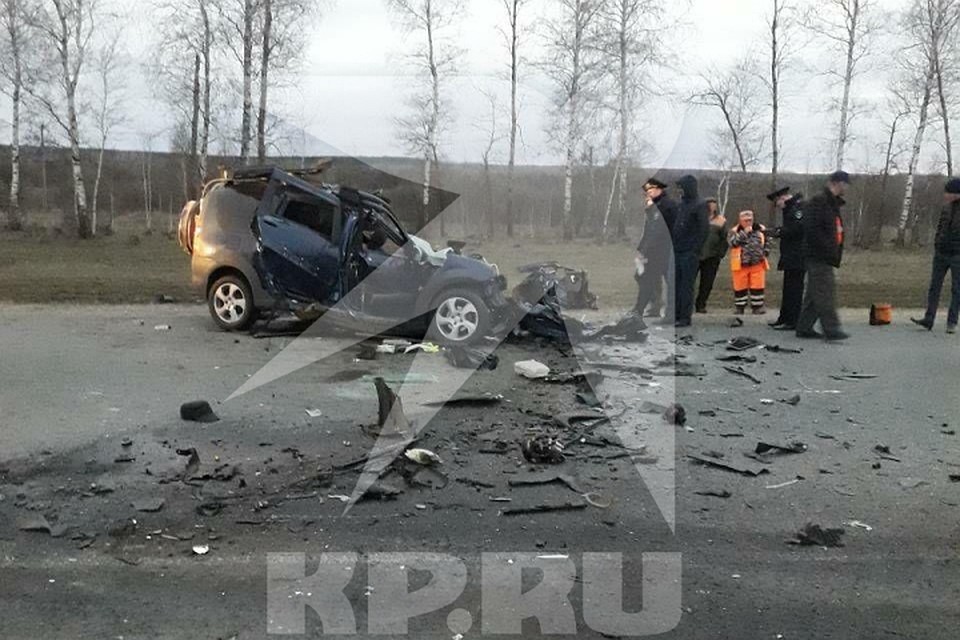 В «Ладе Ларгус» ехали пять человек.