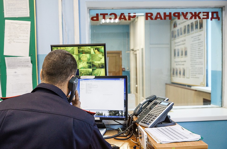 Звонок сорвал работу школы