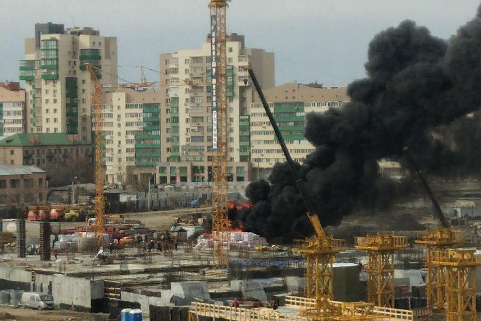Пожар на стройке важного объекта обсуждал весь город.