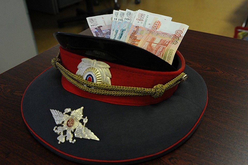 Стражи порядка за деньги закрывали глаза на преступления астраханцев.