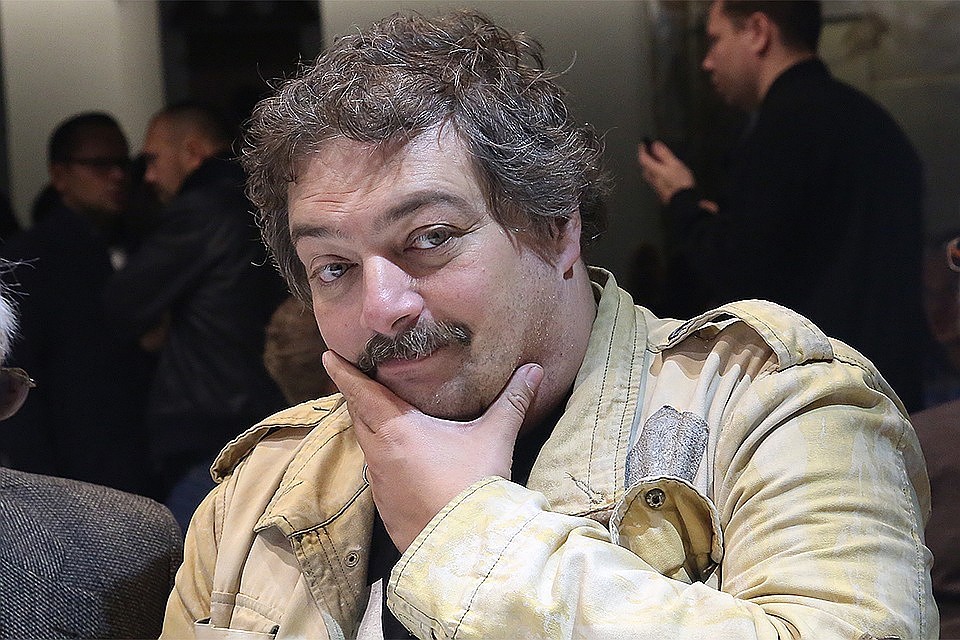 Дмитрия Быкова самолетом доставили из Уфы в Москву, в одну из столичных клиник.