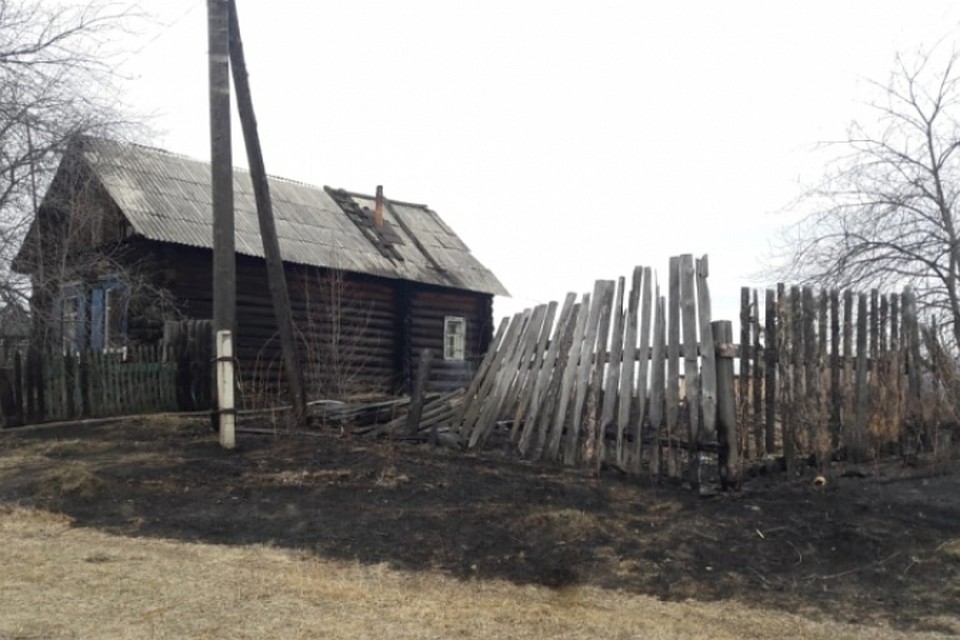 Бдительная соседка спасла дом соседей от пожара в поселке Алзамай