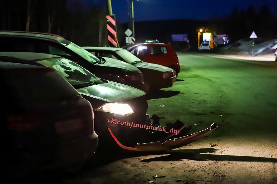 Больше всего досталось Renault Megane, у которого оторвало передний бампер. Фото: Алихан Волк