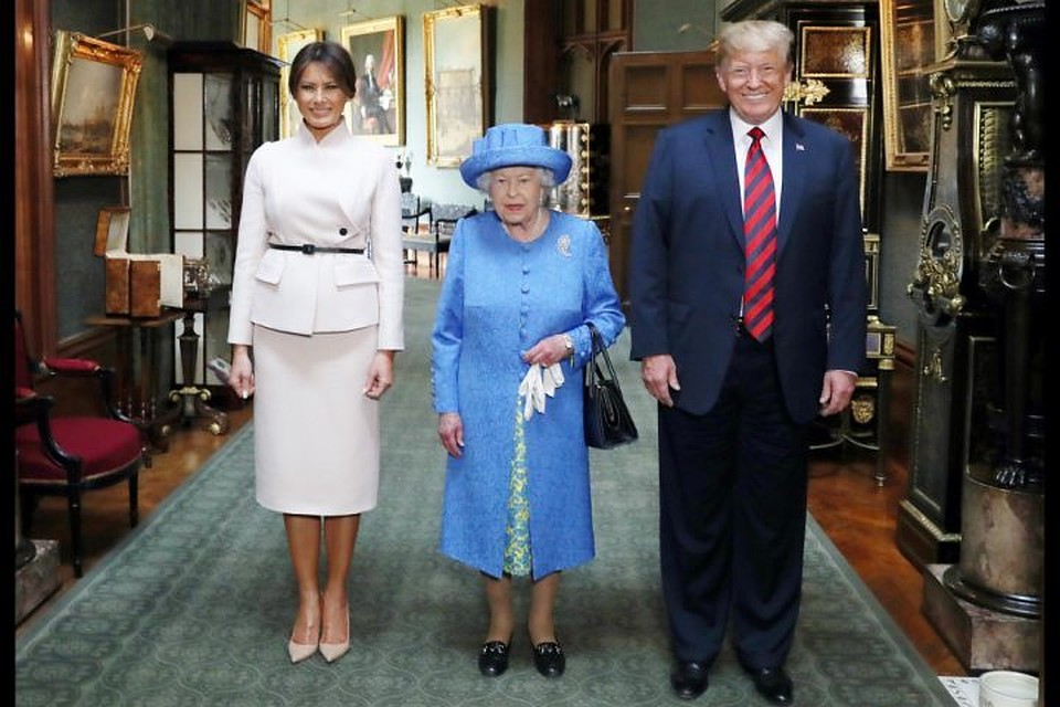 Президент США Дональд Трамп и первая леди Америки с британской королевой Елизаветой II в Виндзорском замке в графстве Беркшир