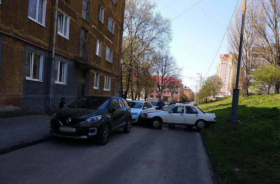 В результате столкновения автомобили получили технические повреждения.