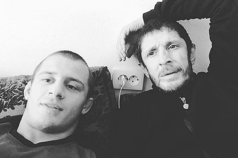 Мухаммед Юнусилау и его отец.