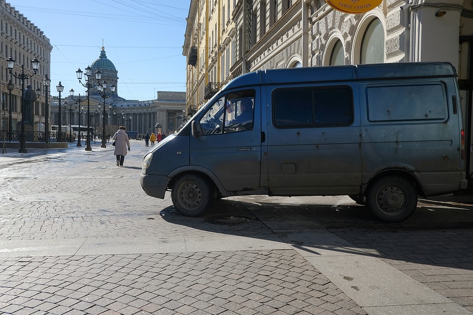 В Петербурге угнали "Газель" с продуктами на 1,5 миллиона рублей