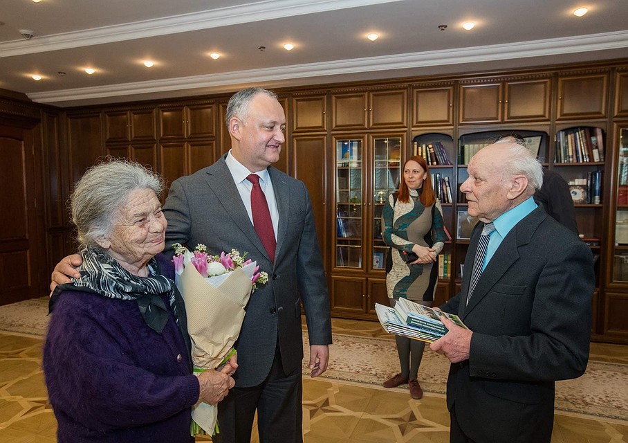 Игорь Додон принял в резиденции чету Григел, которая недавно отметила 60-летие совместной жизни