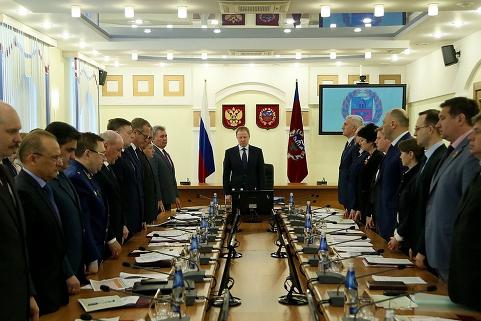 Минута молчания в правительстве Алтайского края