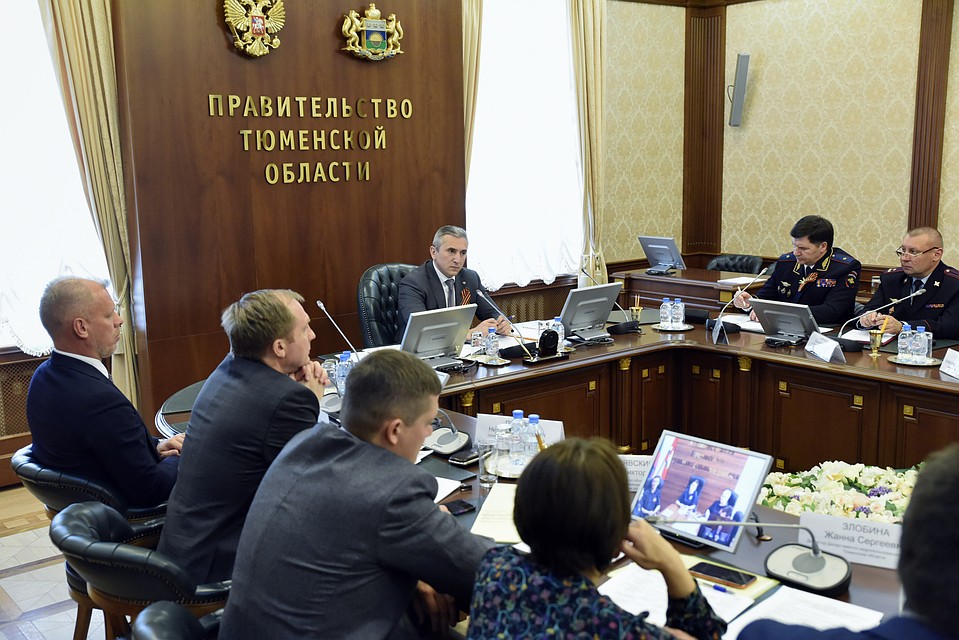 В связи с сухой и жаркой погодой ситуация в регионе осложниласью Фото администрации Тюменской области