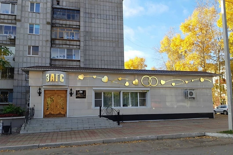 В День России свадебные юбиляры из Комсомольска будут принимать поздравления