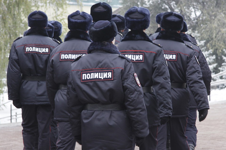 Сотрудники полиции