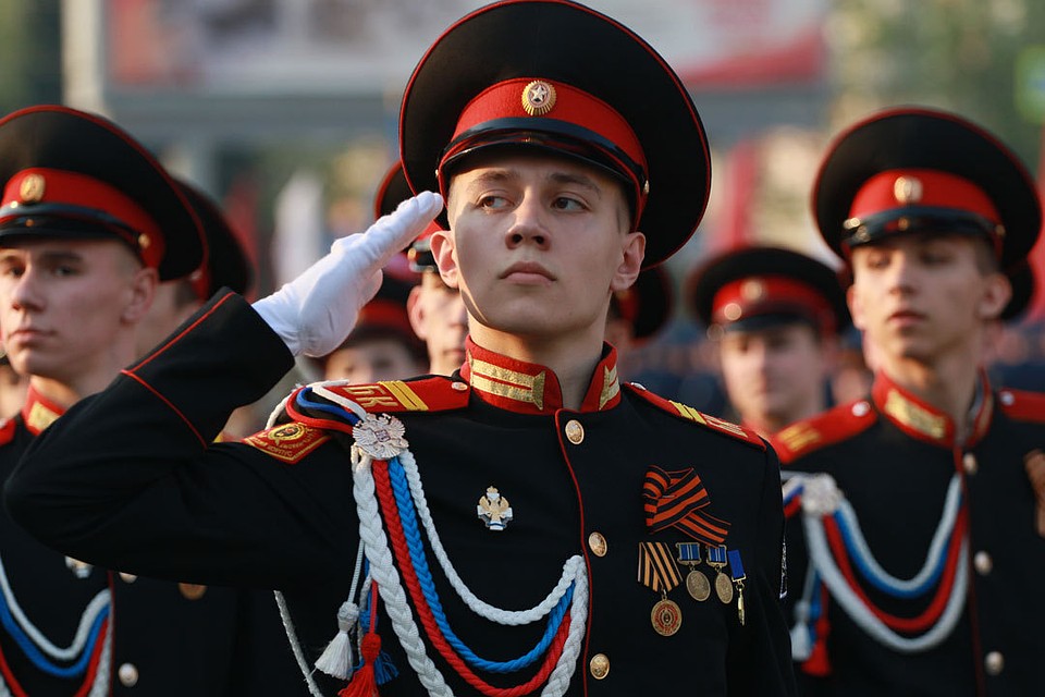В Барнауле прошла репетиция Парада победы. Фото: Олег УКЛАДОВ