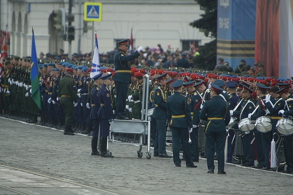 Военные на главной площади Екатеринбурга