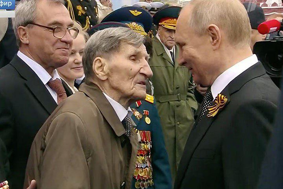 Ветеран Великой Отечественной войны поблагодарил президента России Владимира Путина за возвращение Крыма в состав Российской Федерации