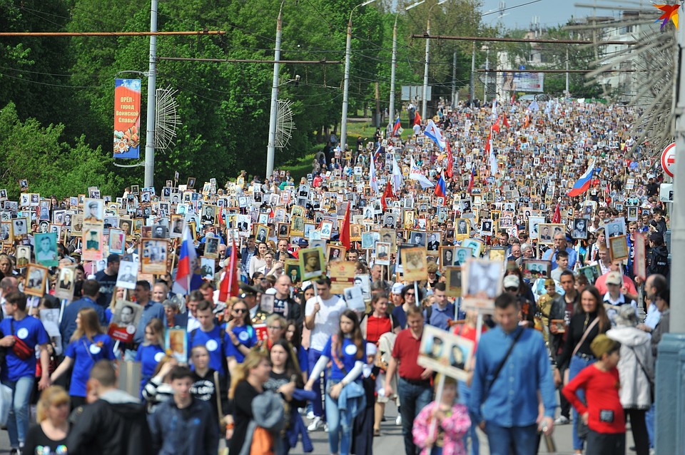 Шествие Бессмертного полка в Орле