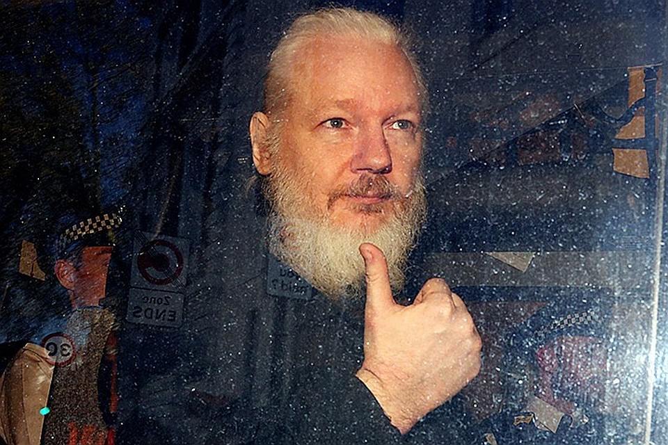 Основатель организации "WikiLeaks" Джулиан Ассанж.