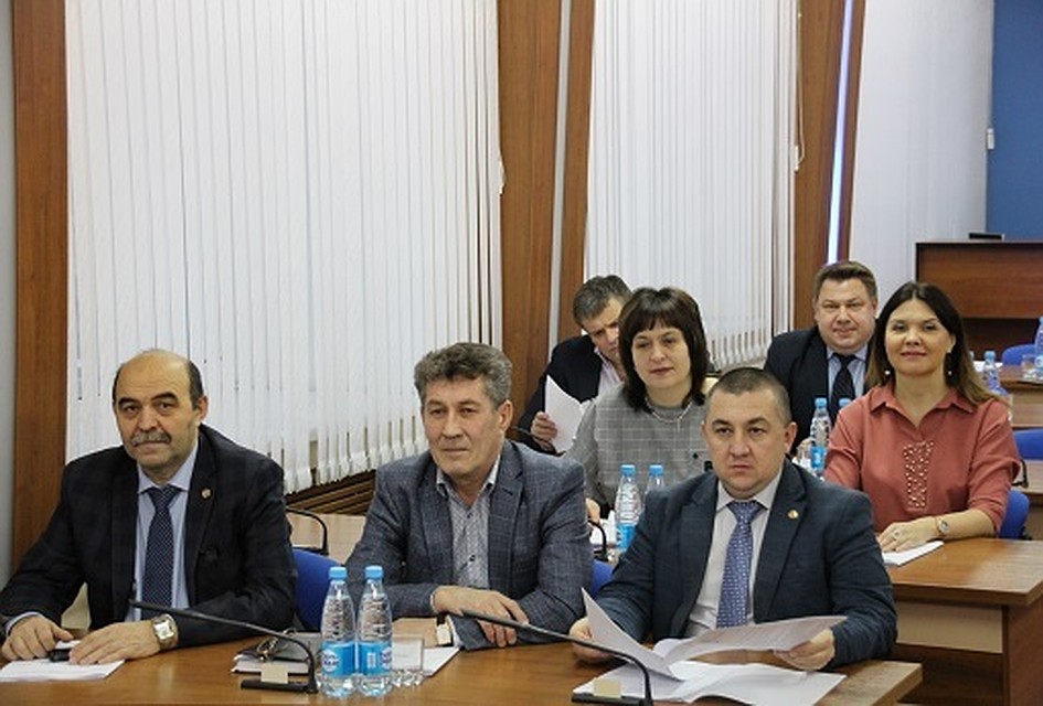 Два депутата из Пыть-Яха подделали дипломы, чтобы поскорее получить еще одно высшее образование. Фото с сайта Думы города Пыть-Яха