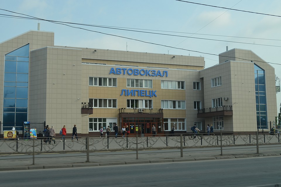 За день анонимы "заминировали" в Липецке 3 ТЦ, 2 автовокзала и кассы аэропорта