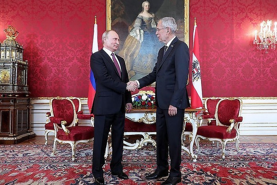 Президент РФ Владимир Путин и президент Австрии Александер Ван дер Беллен. Фото: Михаил Климентьев/пресс-служба президента РФ/ТАСС