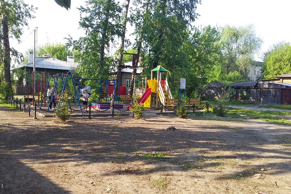 Нижегородцы сами изловили педофила, пристававшего к детям на детской площадке.