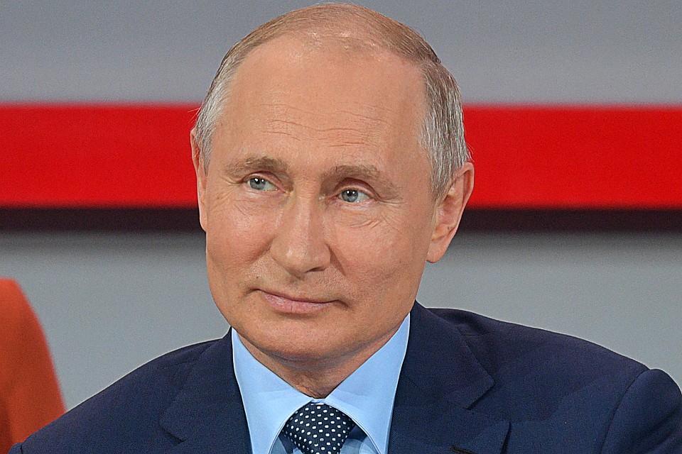 Президент РФ Владимир Путин во время пленарного заседания шестого медиафорума независимых региональных и местных СМИ "Правда и справедливость" Общероссийского народного фронта. Фото Алексей Дружинин/пресс-служба президента РФ/ТАСС