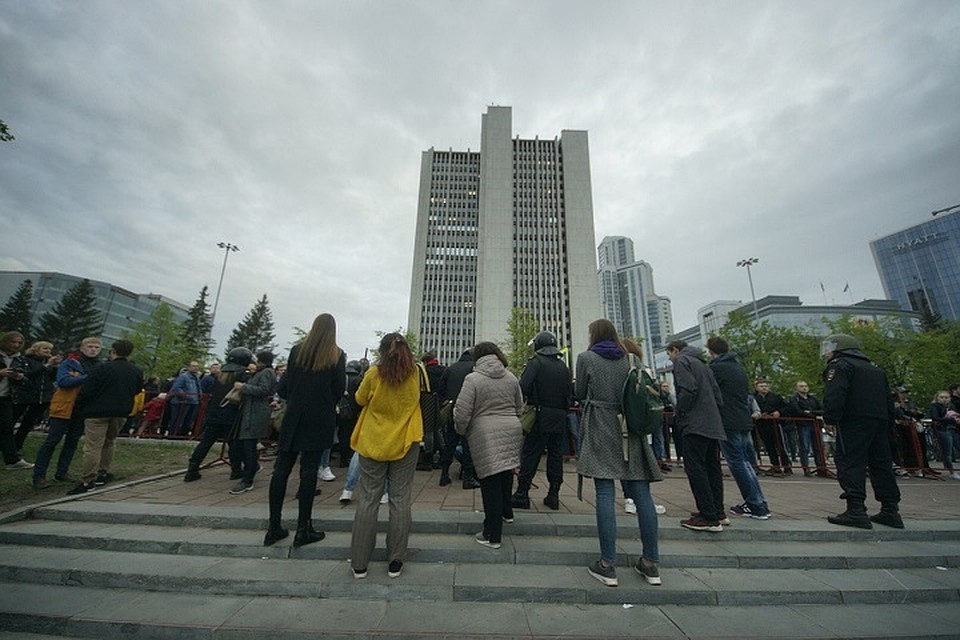 Акции протеста в сквере начались 13 мая