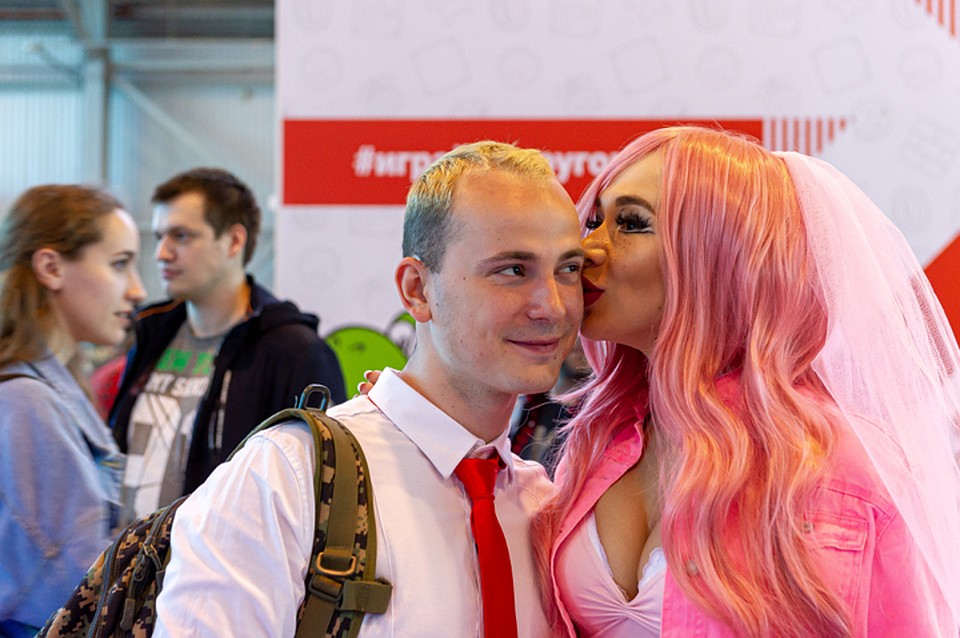 Девушка мечтавшая выйти замуж за Губку Боба, воплотила свою мечту на Comic Cone.