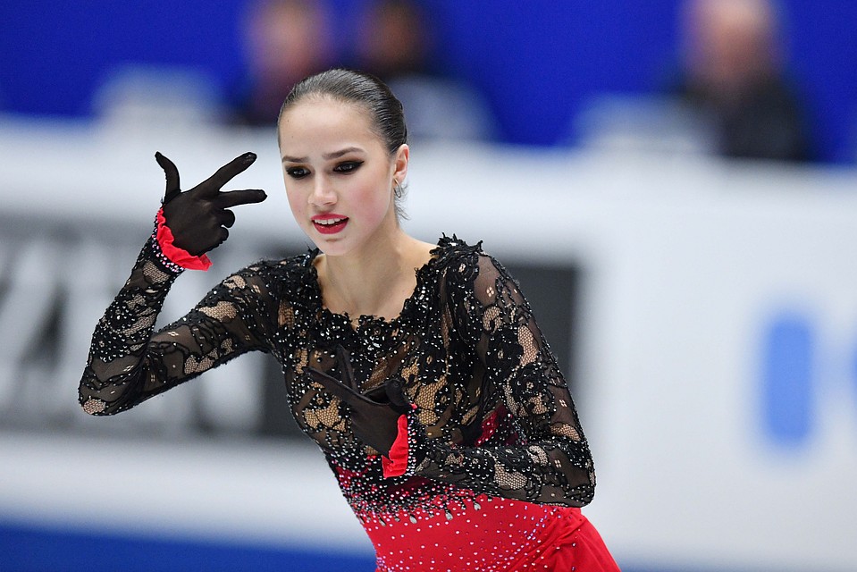 Алина Загитова отпраздновала 17-летие в центре Москвы.