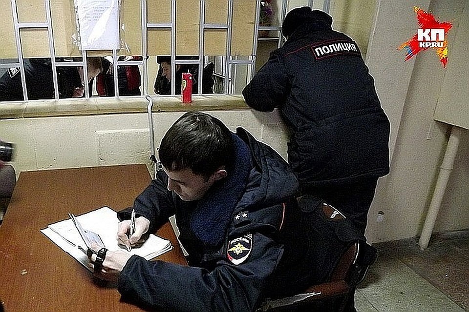 Злоумышленника доставили в дежурную часть