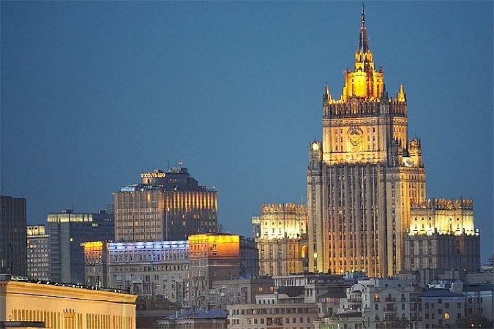 По словам представителей внешнеполитического ведомства, формально Вашингтон пытается обвинить российские компании в нарушении закона, запрещающего сотрудничество с Ираном, КНДР и Сирией