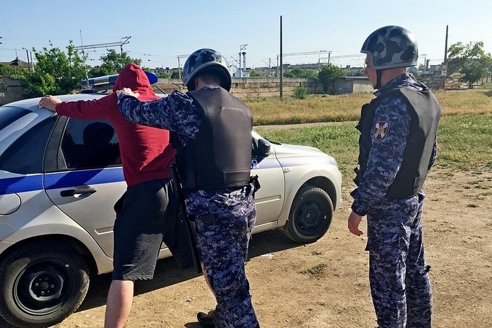 Подозреваемого задержали. Фото:пресс-служба ФГКУ УВО ВНГ России по РК.