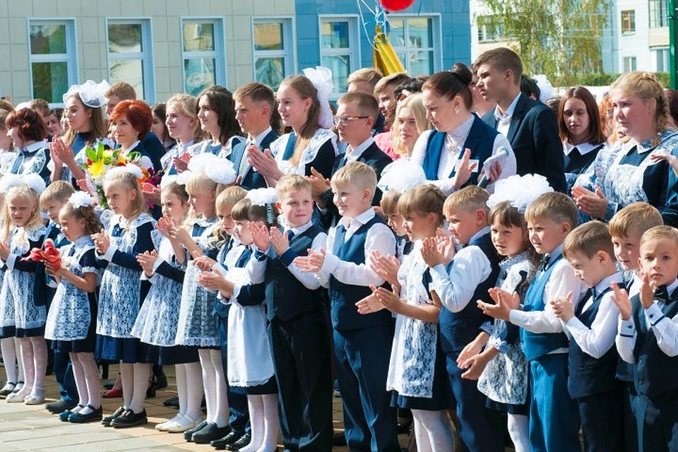 Для 38 тысяч кузбасских выпускников сегодня прозвенит последний звонок. ФОТО: АКО