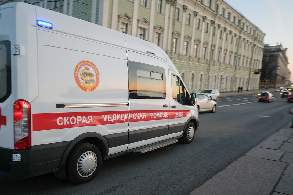 Двое подростков отравились наркотиками в Петербурге