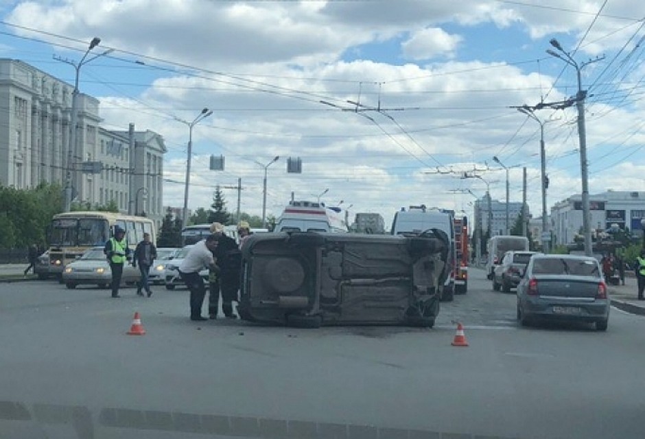 В Омске второй раз за сутки перевернулось «Яндекс.Такси»