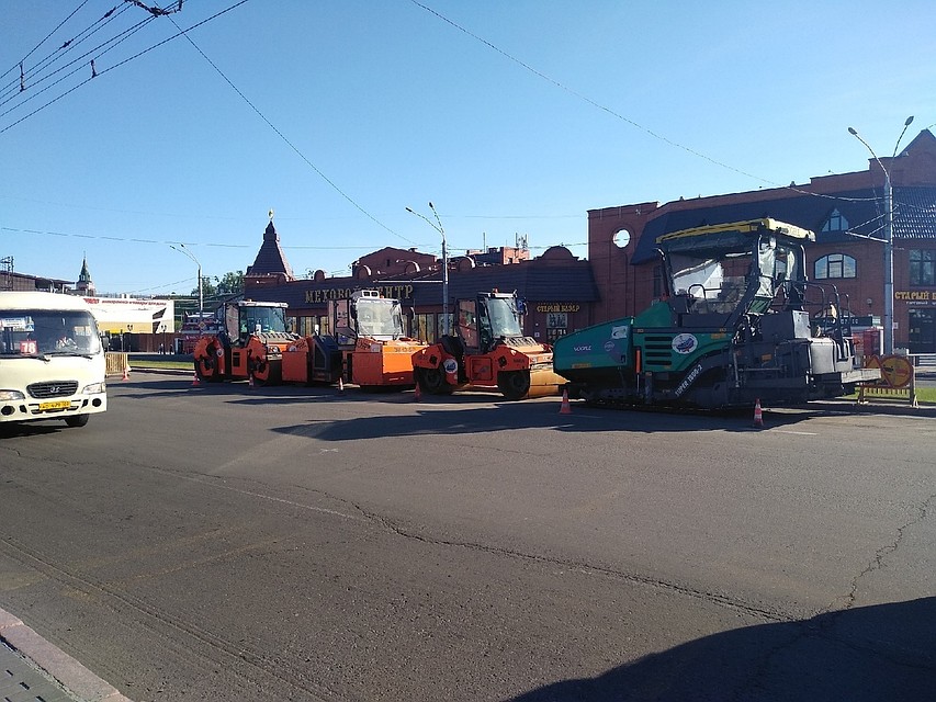 Закончить все работы подрядчику необходимо до конца августа.