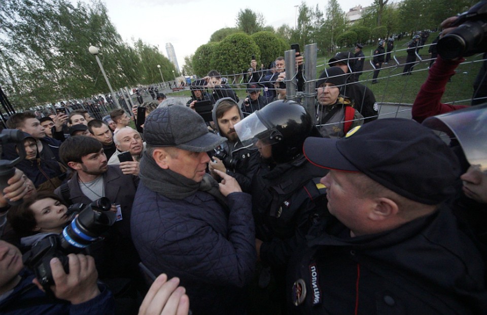 Протесты в сквере у Драмтеатра начались 13 мая и длились неделю
