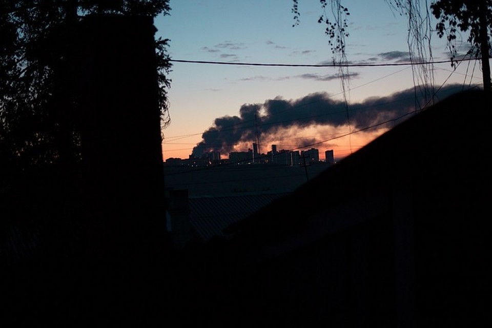Под Красноярском ночью сгорел склад ГСМ в Солонцах. Фото: "ЧП-Красноярск"