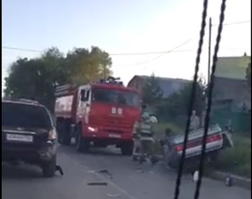 На месте работали спасатели