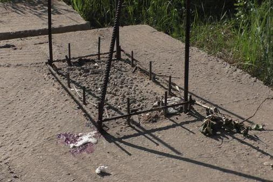 В Липецке 8-летний мальчик, играя на стройке, проколол руку ржавой арматурой