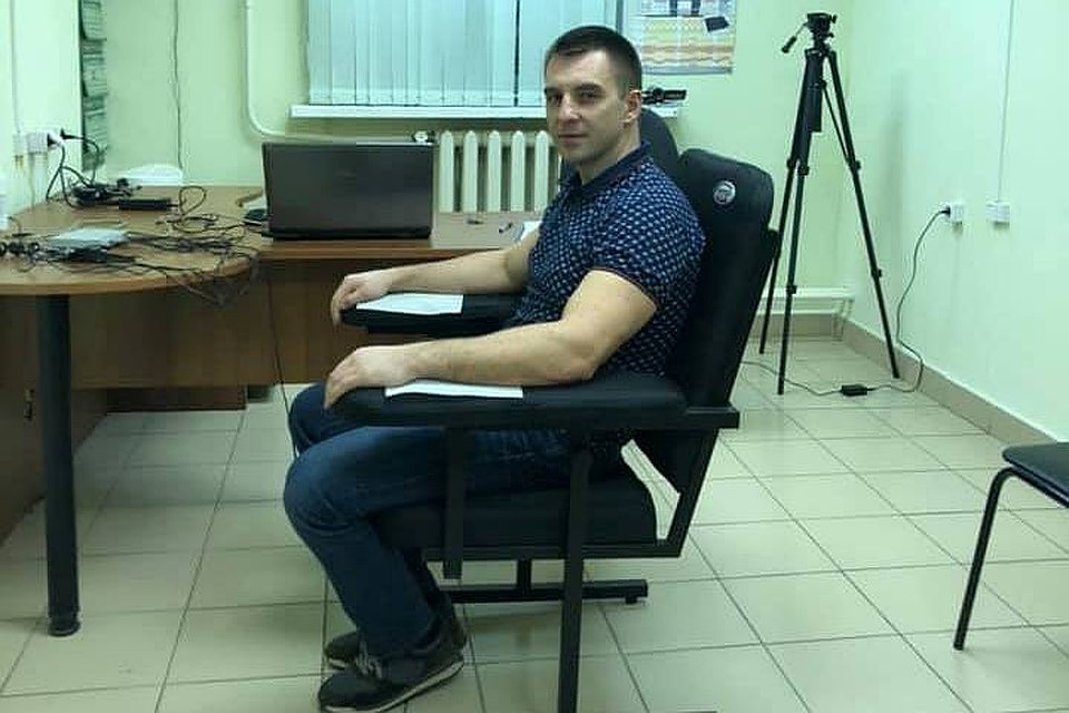 Депутат еще весной выложил в соцсети снимок, на котором он проходит детектор лжи