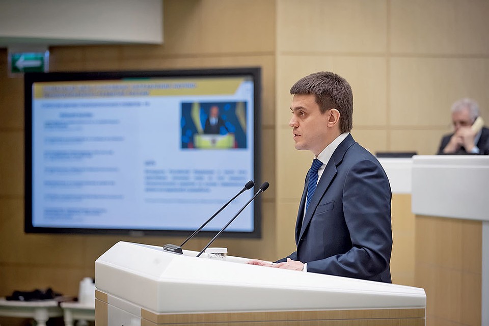Михаил Котюков, выступая перед сенаторами: «Мы сконцентрированы на развитии производственного интеллекта, создании и внедрении новых материалов, обеспечении безопасности питания, инновациях в здравоохранении и сельском хозяйстве. Это базовые вещи для страны»