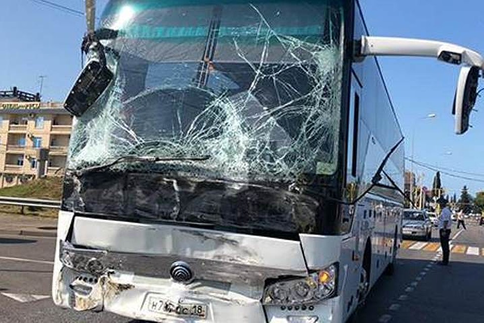 Автобус, попавший в ДТП в Сочи