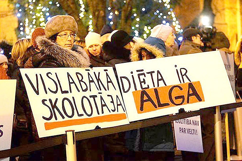 Власти Латвии не намерены повышать педагогам минимальные зарплаты. Фото: с сайта rus.tvnet.lv