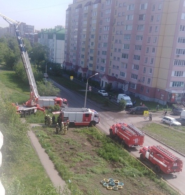 В Омске из-за пожара в многоэтажке эвакуировали 20 человек