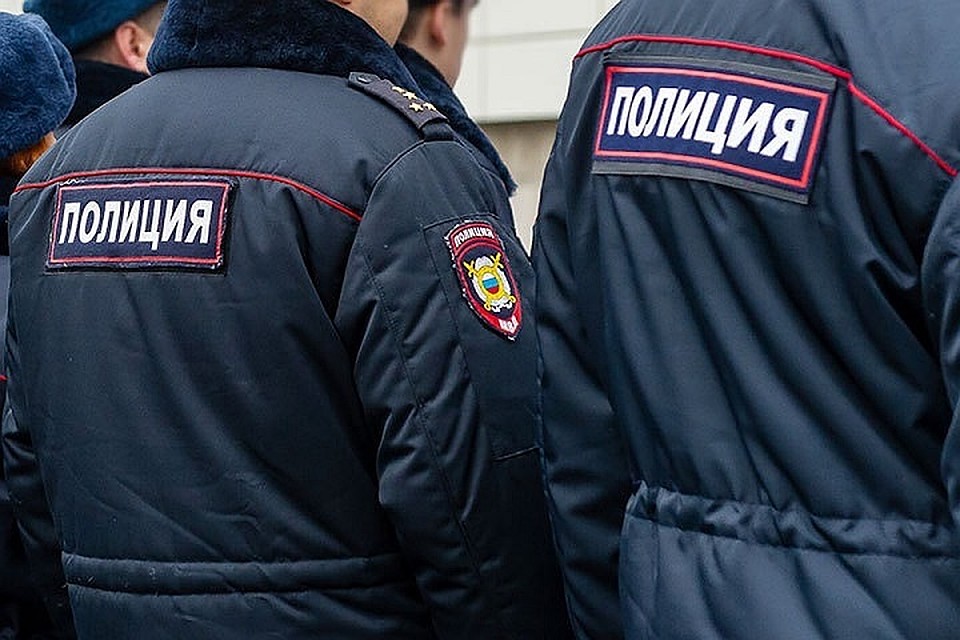 После возбуждения уголовного дела и служебной проверки полицейского уволили.