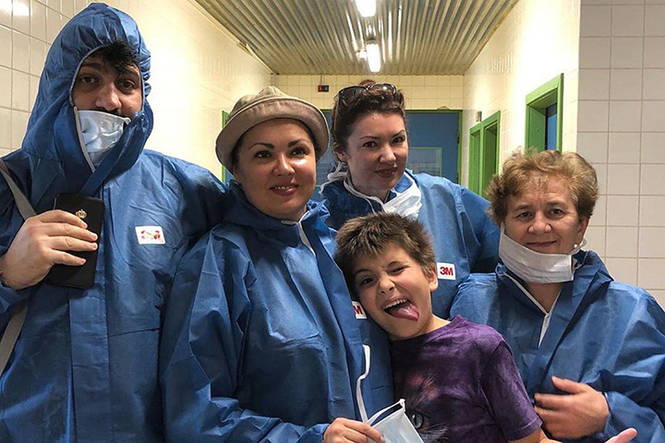Поклонники Анны удивились столь странному наряду своей любимицы