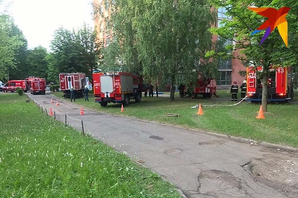Возгорание тушили несколько пожарных расчетов. Фото: читатели "КП".